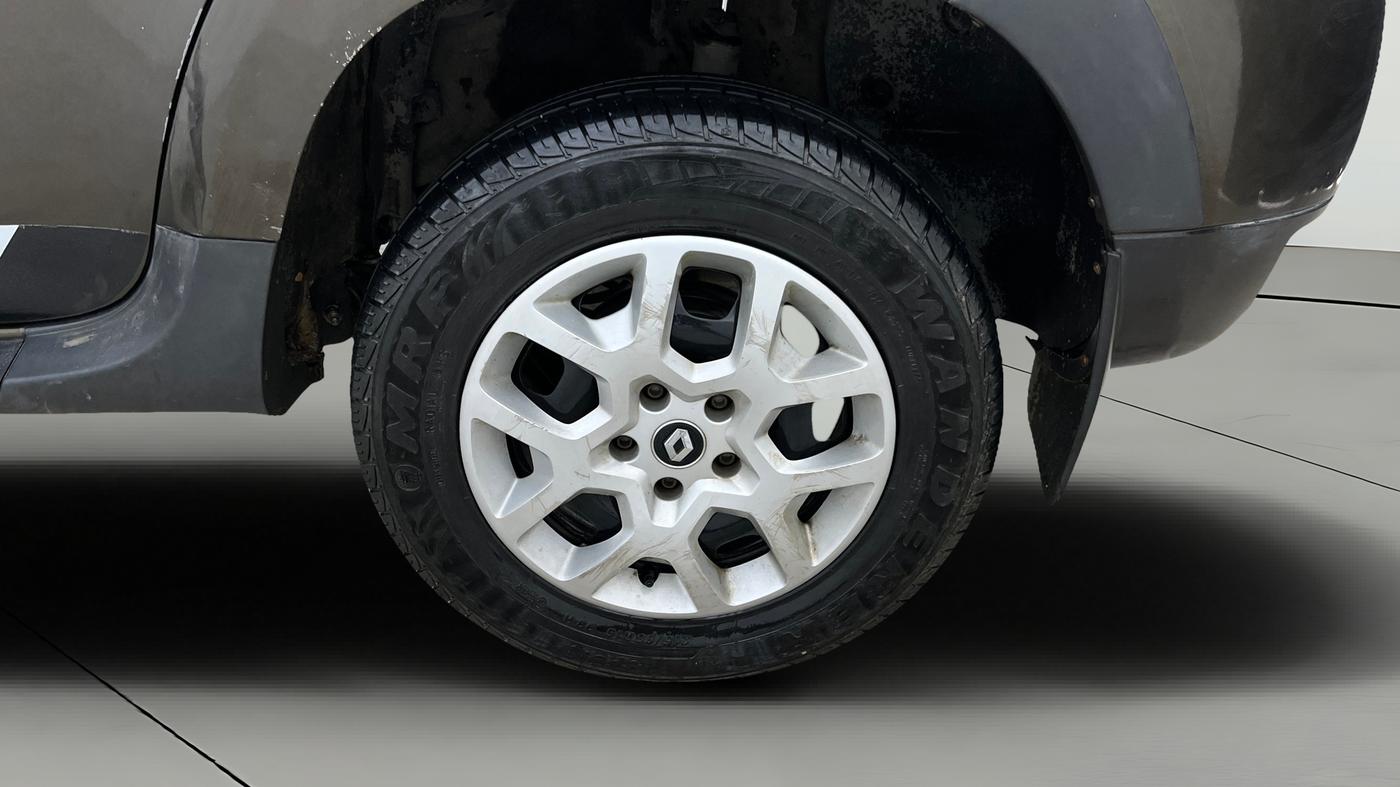 2017 Renault Duster RXL PETROL, Petrol, Manual, 67,583 km, Left Rear Wheel
