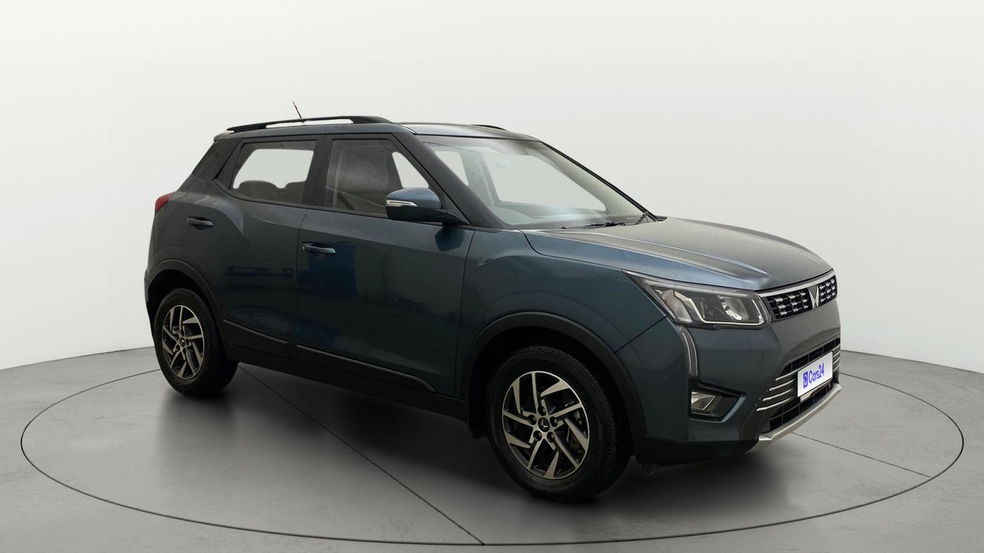 2024 Mahindra XUV300 W8 (O) 1.2 PETROL AMT, Petrol, Automatic, 15,125 km, Right Front Diagonal