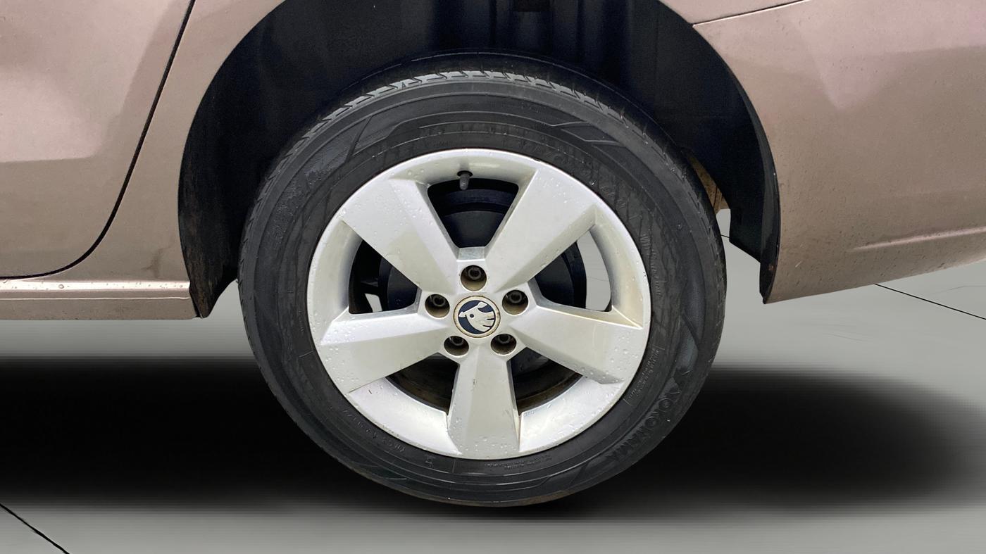 2016 Skoda Rapid STYLE 1.5 TDI AT, Diesel, Automatic, 1,02,150 km, Left Rear Wheel