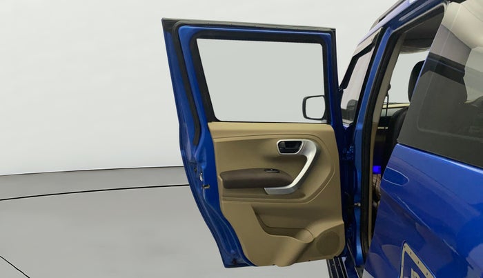 2016 Mahindra TUV300 T8 AMT, Diesel, Automatic, 1,03,494 km, LHS Rear Door