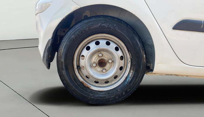 2014 Hyundai i10 MAGNA 1.1, CNG, Manual, 91,829 km, Right Rear Wheel