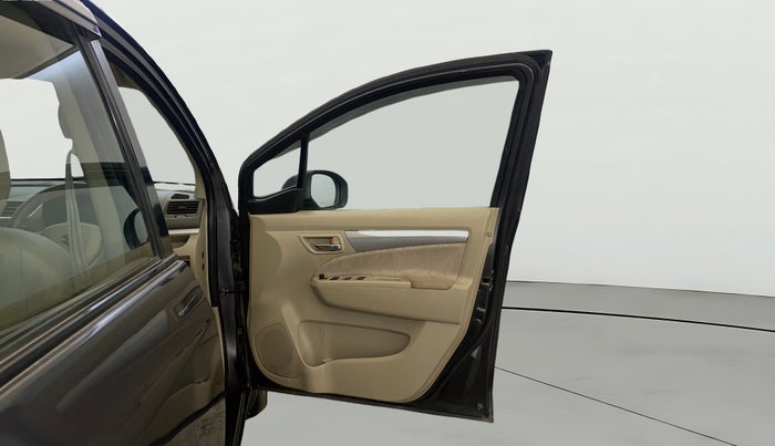 2014 Maruti Ertiga VXI CNG, CNG, Manual, 77,691 km, RHS Front Door