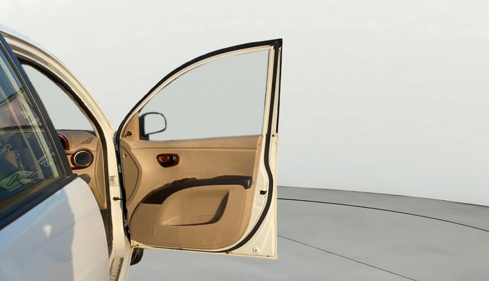 2013 Hyundai i10 MAGNA 1.1, CNG, Manual, 80,438 km, RHS Front Door