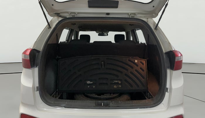 2016 Hyundai Creta E PLUS 1.6 PETROL, CNG, Manual, 1,25,577 km, Boot Open Zoomed View