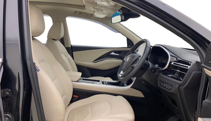 2024 MG HECTOR SAVVY PRO 1.5 TURBO CVT PETROL, Petrol, Automatic, 11,193 km, Right Side Front Door Cabin