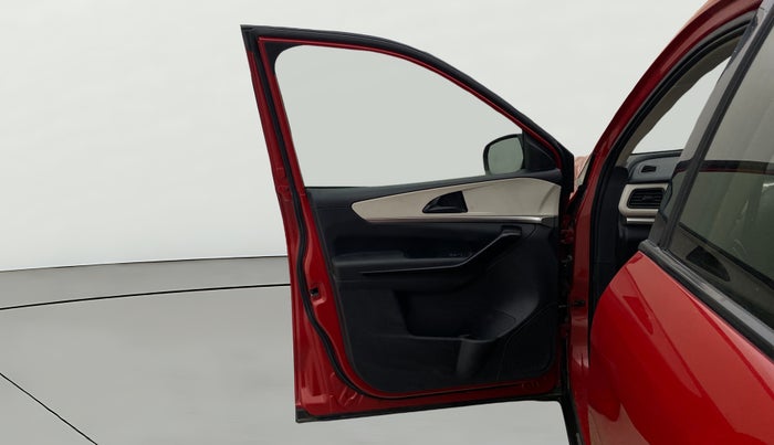 2022 Mahindra XUV700 AX 5 D MT 7 STR, Diesel, Manual, 59,650 km, LHS Front Door