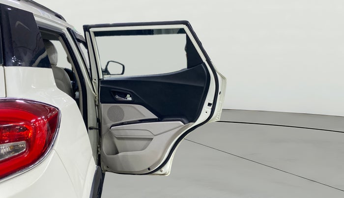 2022 Mahindra XUV300 W8 (O) 1.2 PETROL, Petrol, Manual, 73,373 km, RHS Rear Door