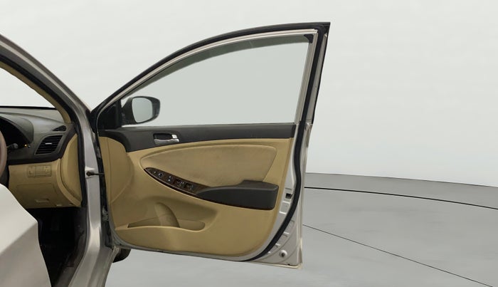 2015 Hyundai Verna FLUIDIC 4S 1.6 VTVT S(O), Petrol, Manual, 59,569 km, RHS Front Door