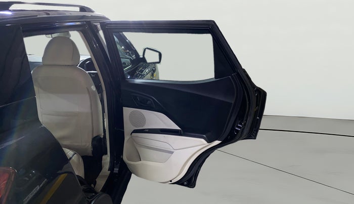 2023 Mahindra XUV300 W6 1.2 PETROL, Petrol, Manual, 8,518 km, RHS Rear Door