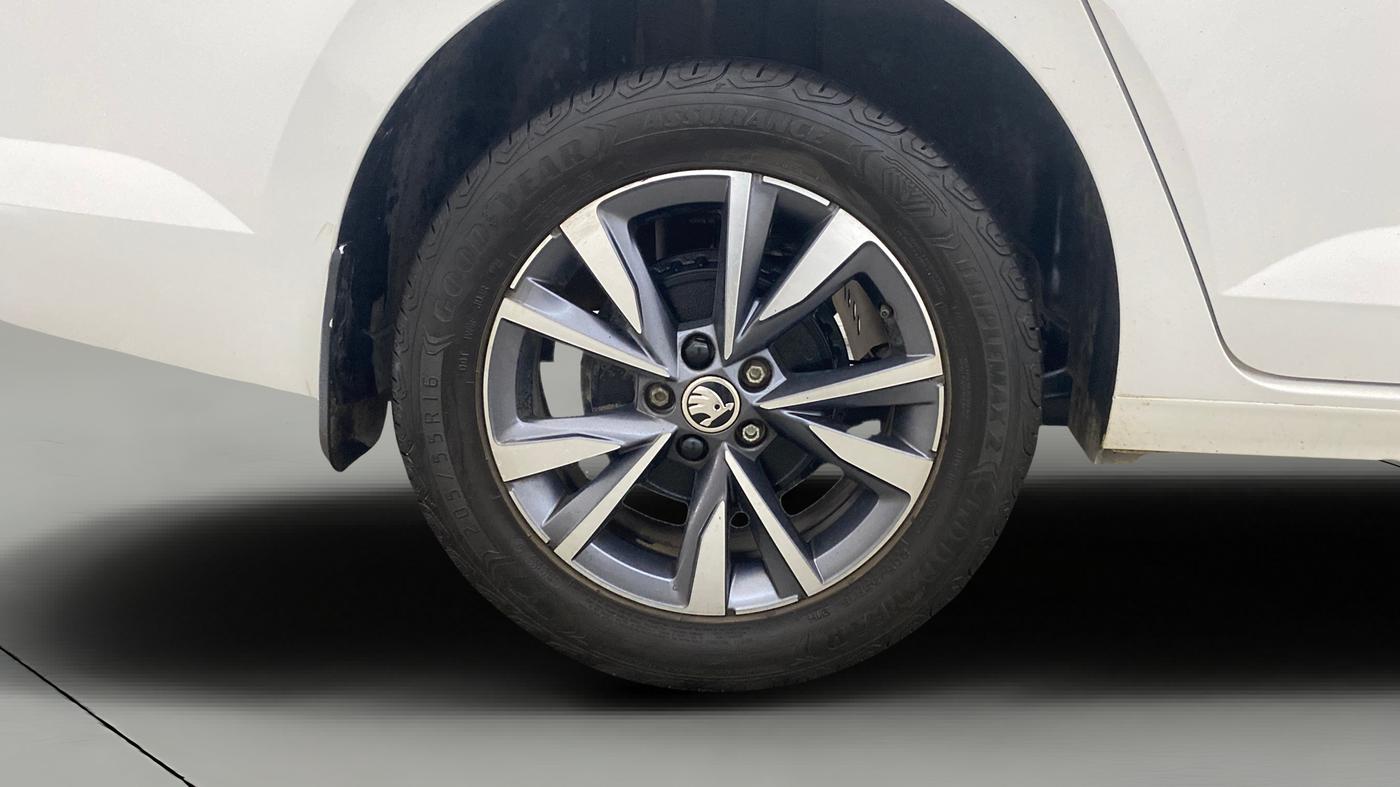 2022 Skoda SLAVIA STYLE 1.5L TSI DSG, Petrol, Automatic, 33,388 km, Right Rear Wheel