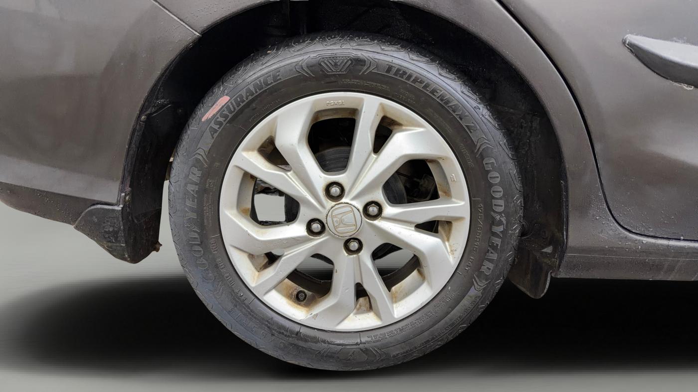 2018 Honda Amaze 1.2L I-VTEC V CVT, CNG, Automatic, 1,13,381 km, Right Rear Wheel
