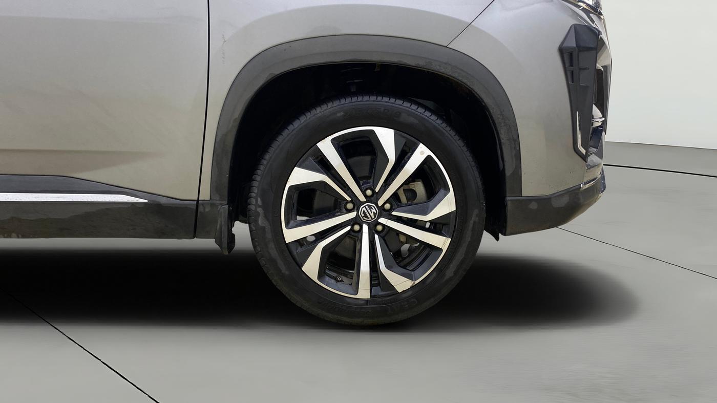 2024 MG HECTOR SAVVY PRO 1.5 TURBO CVT PETROL, Petrol, Automatic, 40,013 km, Right Front Wheel