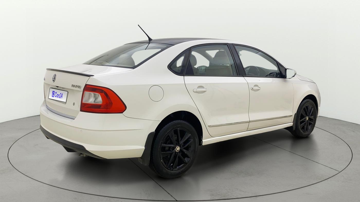 2018 Skoda Rapid STYLE 1.6 MPI AT, Petrol, Automatic, 91,861 km, Right Back Diagonal