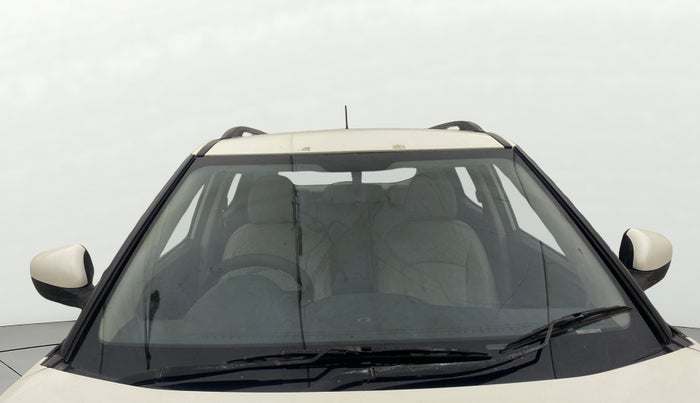 2021 Mahindra XUV300 W6 1.5 DIESEL AMT, Diesel, Automatic, 1,14,435 km, Front Windshield