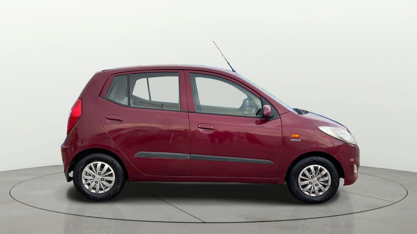 2016 Hyundai i10 SPORTZ 1.1, Petrol, Manual, 1,02,064 km, Right Side View