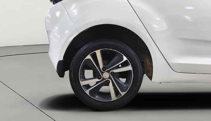 2020 Tata ALTROZ XZ PETROL, Petrol, Manual, 38,895 km, Right Rear Wheel