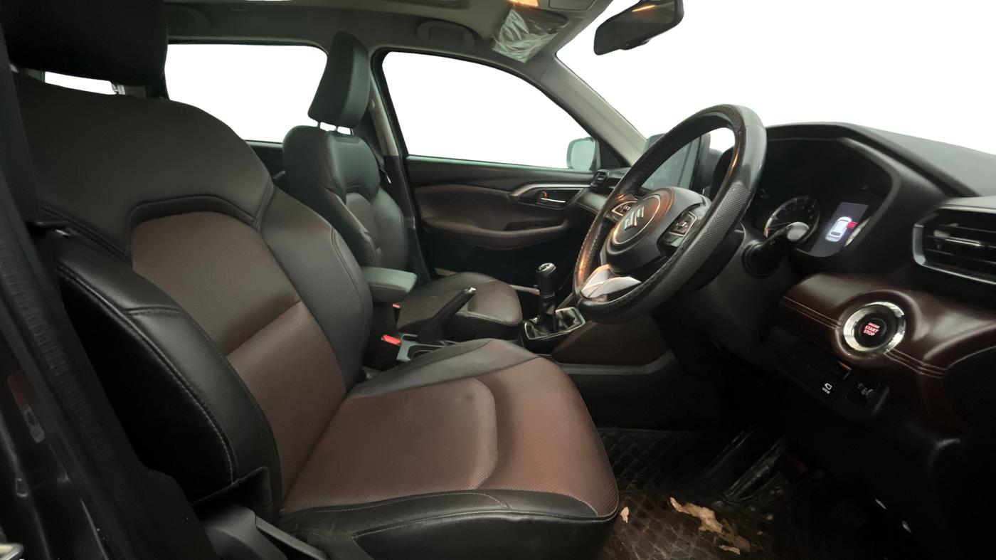 2023 Maruti Grand Vitara ALPHA SMART HYBRID, Petrol, Manual, 32,990 km, Right Side Front Door Cabin