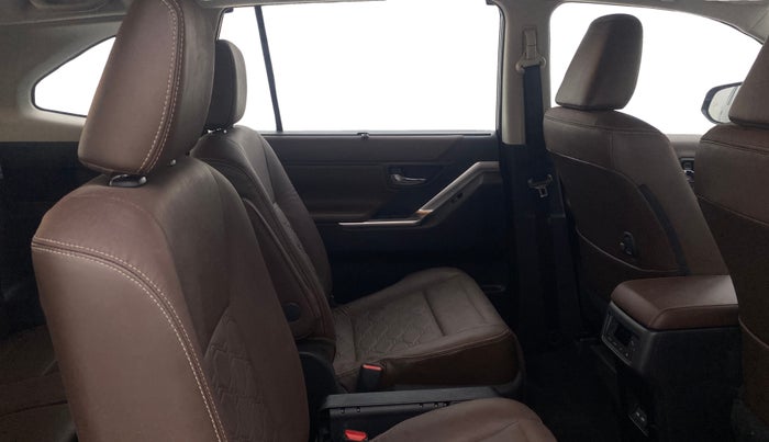 2024 Toyota INNOVA HYCROSS ZX HYBRID 7 STR, Hybrid, Automatic, 31,548 km, Right Side Rear Door Cabin