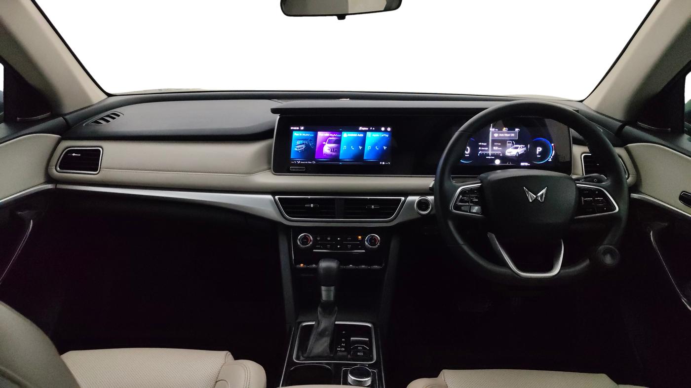 2023 Mahindra XUV700 AX 7 LUXURY D AWD AT 7 STR, Diesel, Automatic, 58,756 km, Dashboard