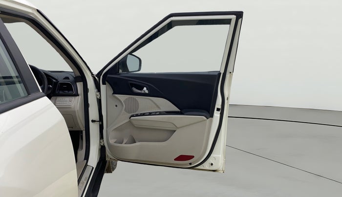 2023 Mahindra XUV300 W8 (O) 1.5 DIESEL AMT, Diesel, Automatic, 90,866 km, RHS Front Door