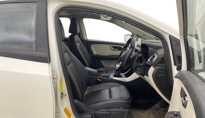 2023 Tata ALTROZ XZ PLUS O SUNROOF CNG, CNG, Manual, 32,268 km, Right Side Front Door Cabin