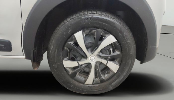 2022 Renault TRIBER RXE MT, Petrol, Manual, 52,048 km, Right Front Wheel