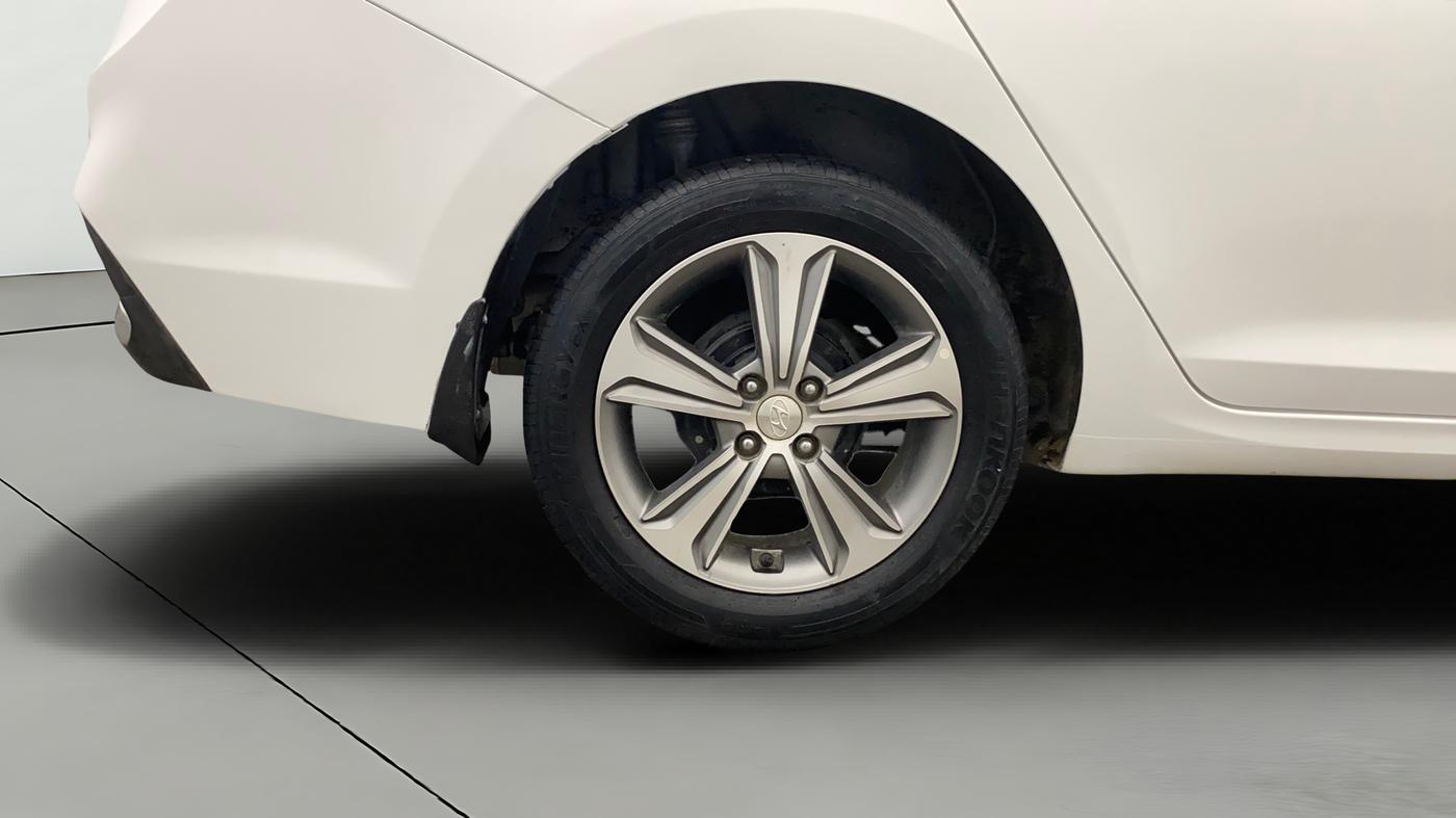 2018 Hyundai Verna 1.6 VTVT SX O, Petrol, Manual, 30,060 km, Right Rear Wheel