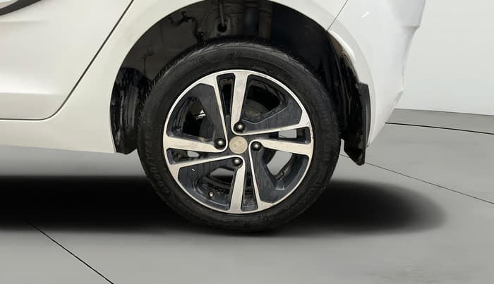 2024 Tata ALTROZ XZ PLUS SUNROOF CNG, CNG, Manual, 43,344 km, Left Rear Wheel