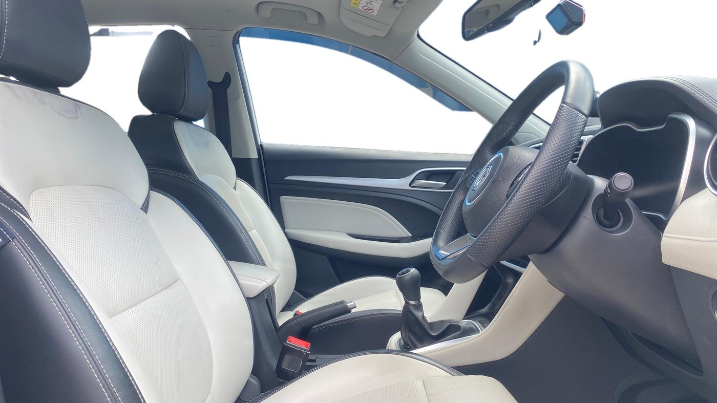 2024 MG ASTOR  Sharp Pro 1.5 MT (Ivory), Petrol, Manual, 40,076 km, Right Side Front Door Cabin