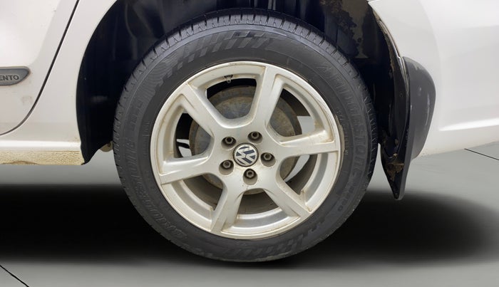 2013 Volkswagen Vento HIGHLINE 1.6 MPI, Petrol, Manual, 69,541 km, Left Rear Wheel
