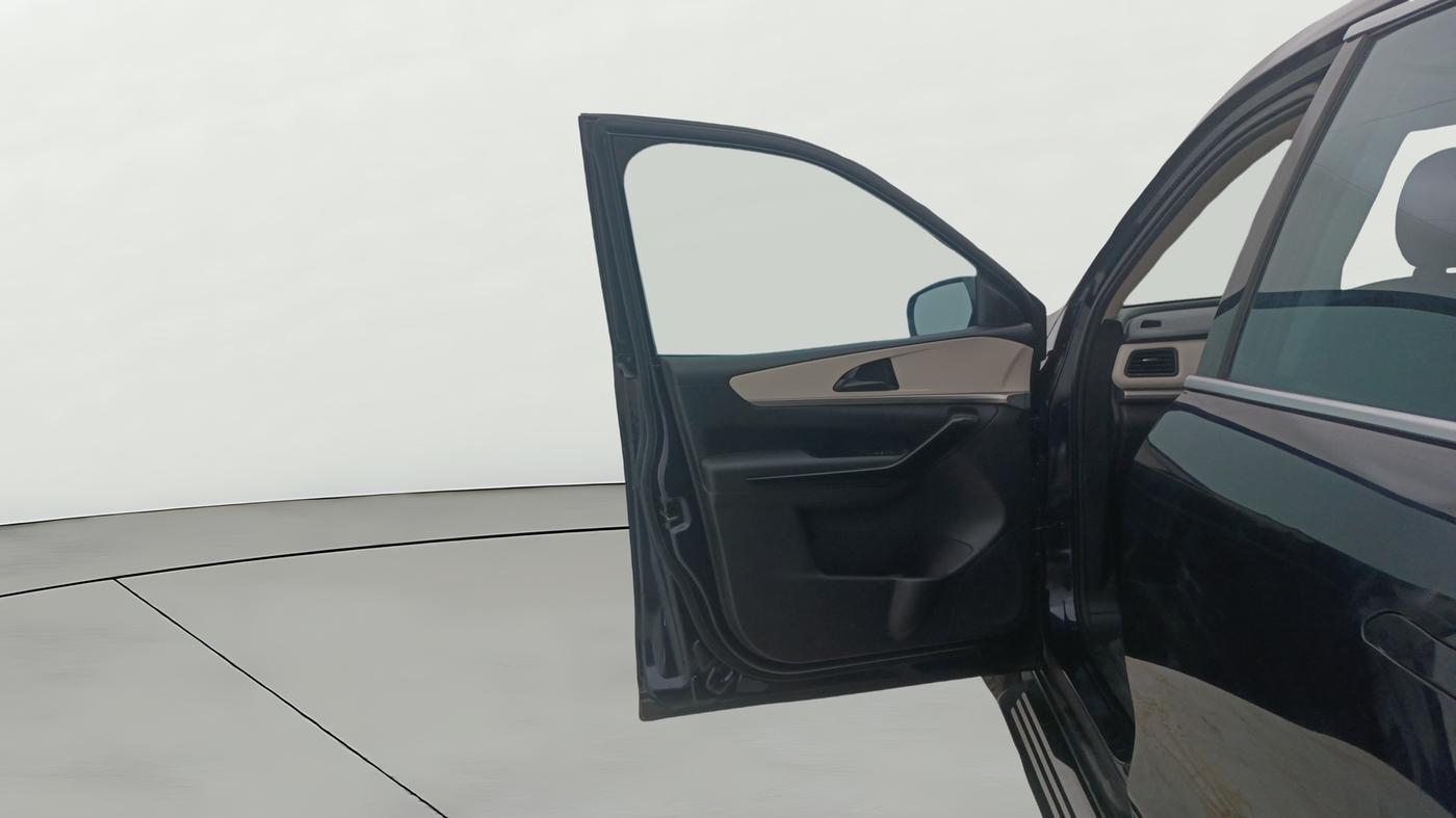 2022 Mahindra XUV700 AX 5 D AT 5 STR, Diesel, Automatic, 81,727 km, LHS Front Door