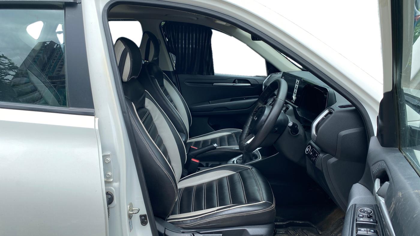 2023 KIA SONET HTX PLUS 1.0 IMT, Petrol, Manual, 65,615 km, Right Side Front Door Cabin