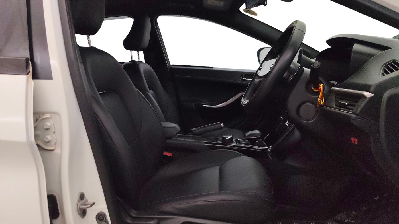 2024 Tata NEXON FEARLESS + SUNROOF DCA DUAL TONE 1.2 PETROL, Petrol, Automatic, 66,501 km, Right Side Front Door Cabin