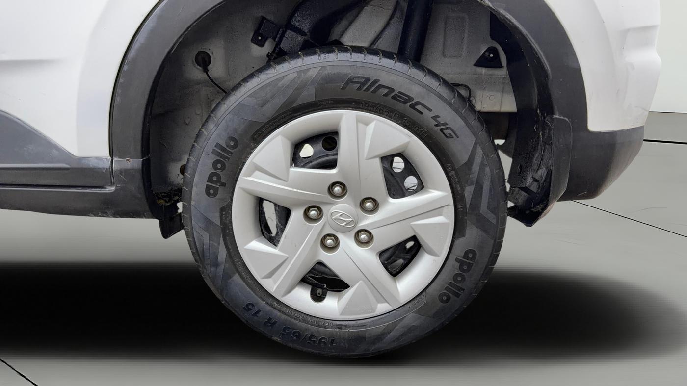 2020 Hyundai VENUE S 1.2, Petrol, Manual, 35,126 km, Left Rear Wheel