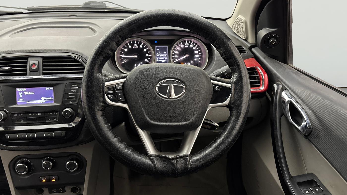 2016 Tata Tiago XZ PETROL, Petrol, Manual, 1,00,798 km, Steering Wheel Close Up