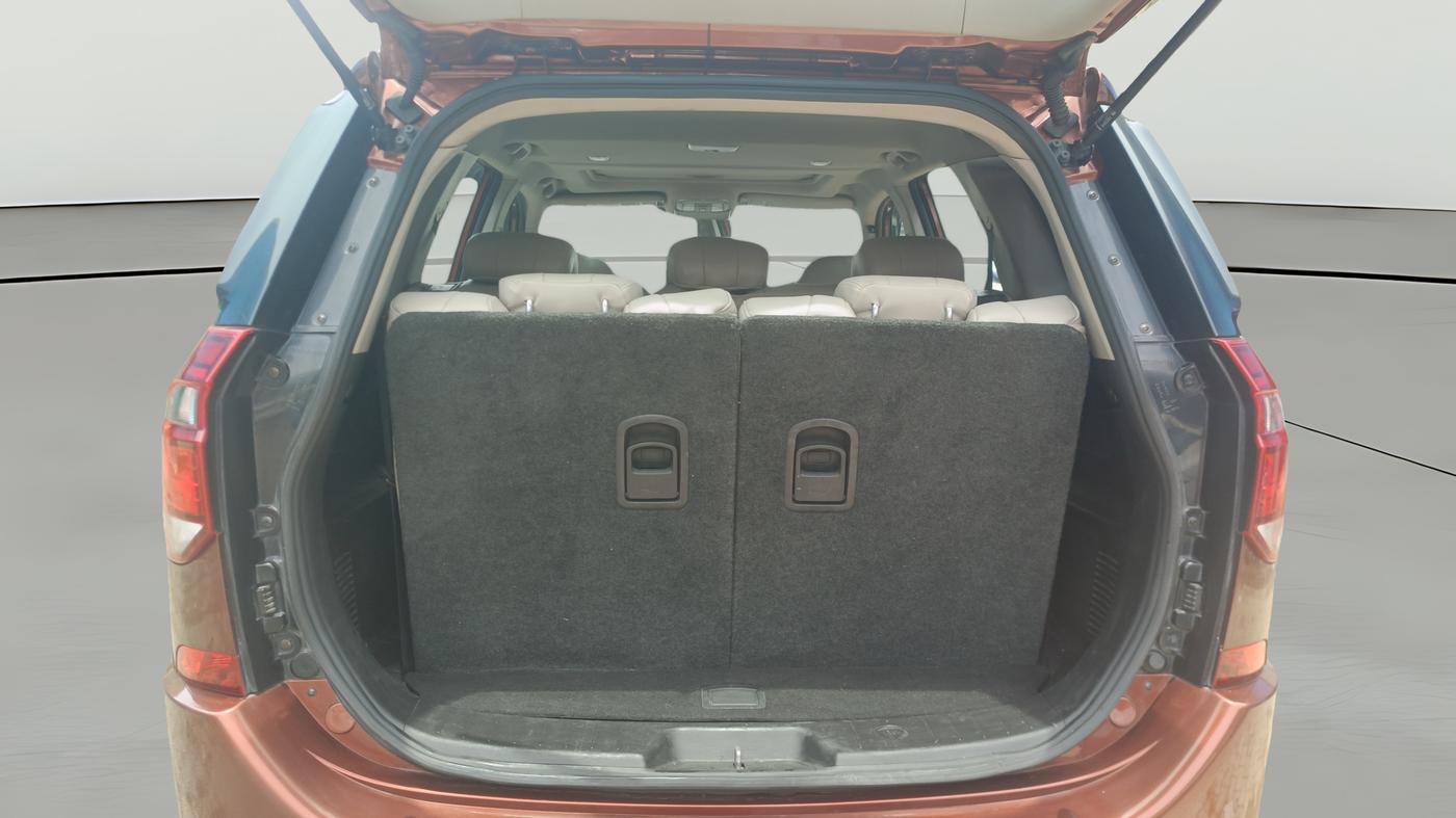 2019 Mahindra XUV500 W9, Diesel, Manual, 1,21,839 km, Boot Open Zoomed View