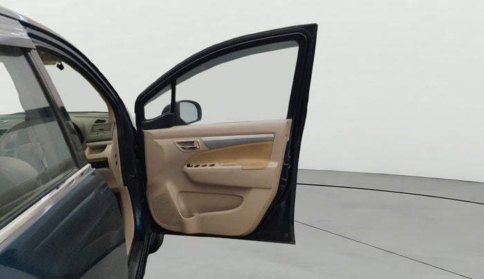 2015 Maruti Ertiga VXI CNG, CNG, Manual, 1,17,180 km, RHS Front Door