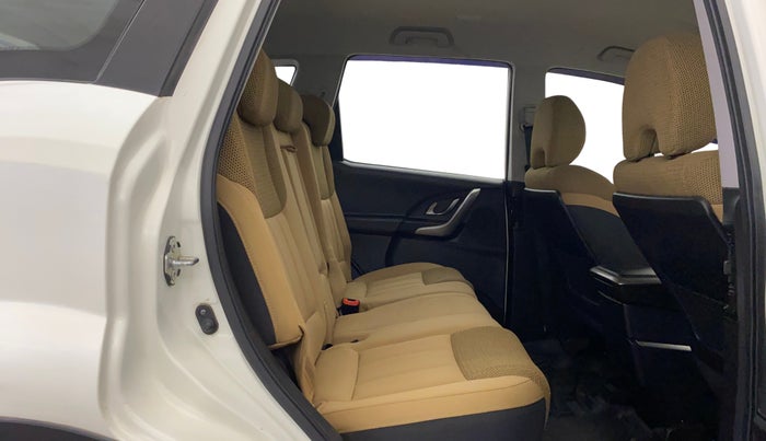 2019 Mahindra XUV500 W7 AT, Diesel, Automatic, 60,037 km, Right Side Rear Door Cabin