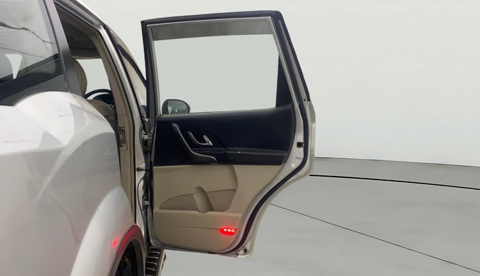 2017 Mahindra XUV500 W10, Diesel, Manual, 82,295 km, RHS Rear Door