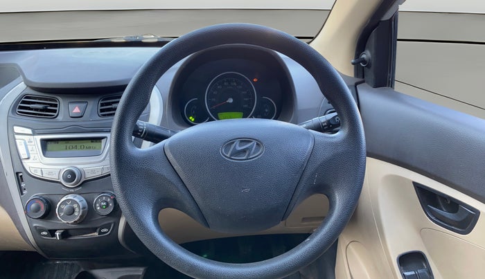 2017 Hyundai Eon MAGNA +, Petrol, Manual, 73,434 km, Steering Wheel Close Up