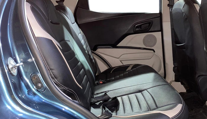 2022 Mahindra XUV300 W6 1.5 DIESEL AMT, Diesel, Automatic, 91,756 km, Right Side Rear Door Cabin