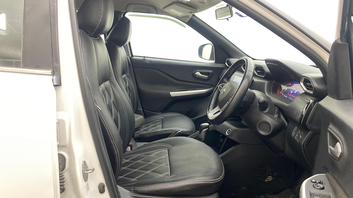 2022 Nissan MAGNITE XV PREMIUM TURBO CVT, Petrol, Automatic, 74,360 km, Right Side Front Door Cabin