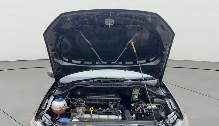 2016 Volkswagen Vento HIGHLINE 1.6 MPI, Petrol, Manual, 80,398 km, Open Bonet