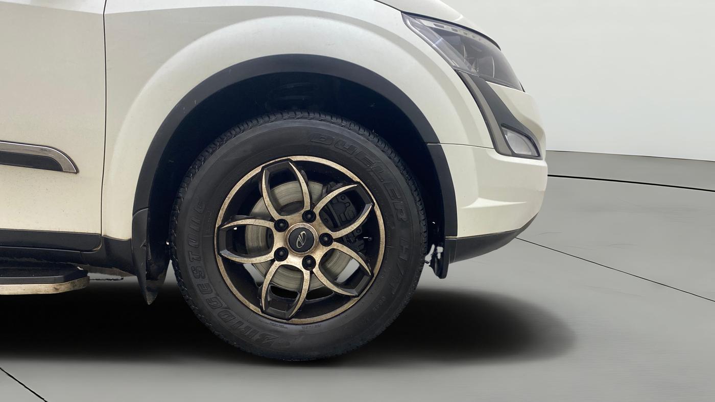 2020 Mahindra XUV500 W7, Diesel, Manual, 44,835 km, Right Front Wheel