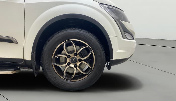 2020 Mahindra XUV500 W7, Diesel, Manual, 44,835 km, Right Front Wheel