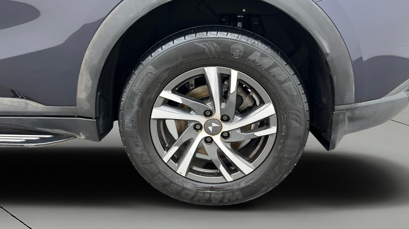 2023 Mahindra XUV700 AX 5 P AT 5 STR, Petrol, Automatic, 35,913 km, Left Rear Wheel