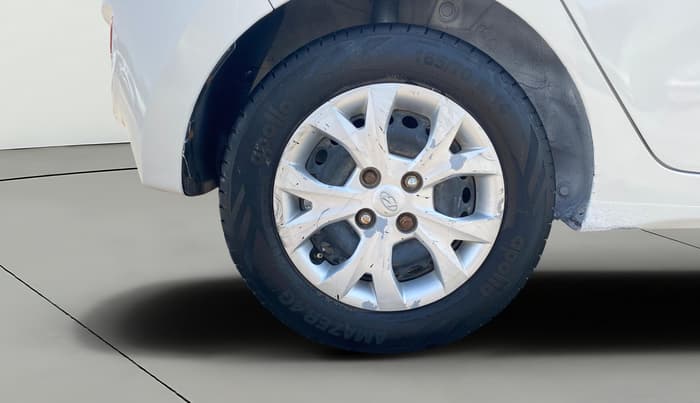 2014 Hyundai Grand i10 MAGNA 1.2 KAPPA VTVT, Petrol, Manual, 1,02,701 km, Right Rear Wheel