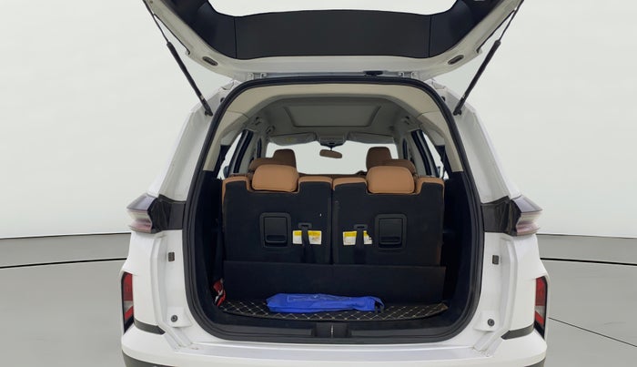 2024 Tata Safari ADVENTURE PLUS, Diesel, Manual, 29,863 km, Boot Open Zoomed View