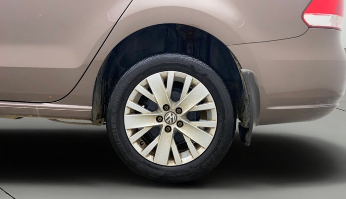 2015 Volkswagen Vento HIGHLINE 1.6 MPI, Petrol, Manual, 47,507 km, Left Rear Wheel