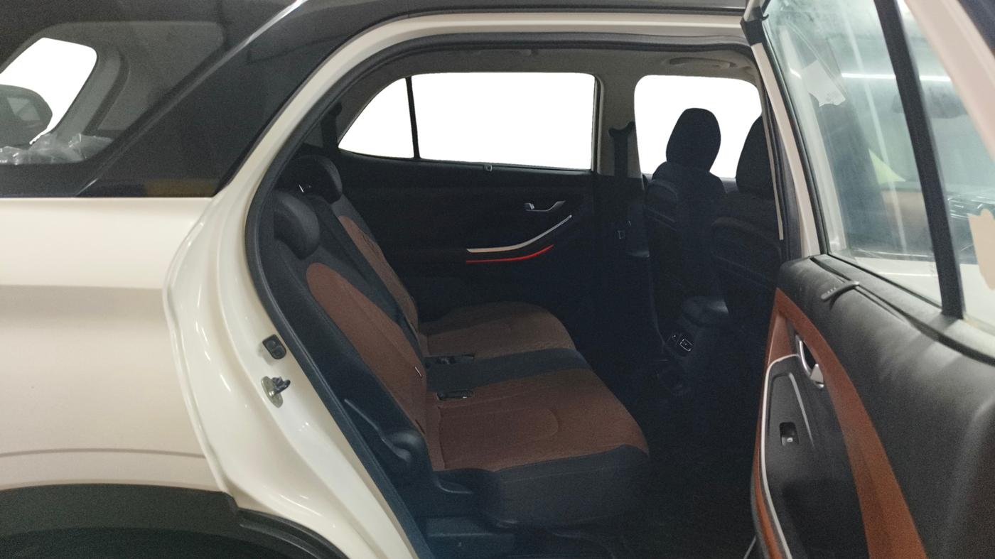 2022 Hyundai ALCAZAR PRESTIGE 2.0 MT 7STR, Petrol, Manual, 75,398 km, Right Side Rear Door Cabin